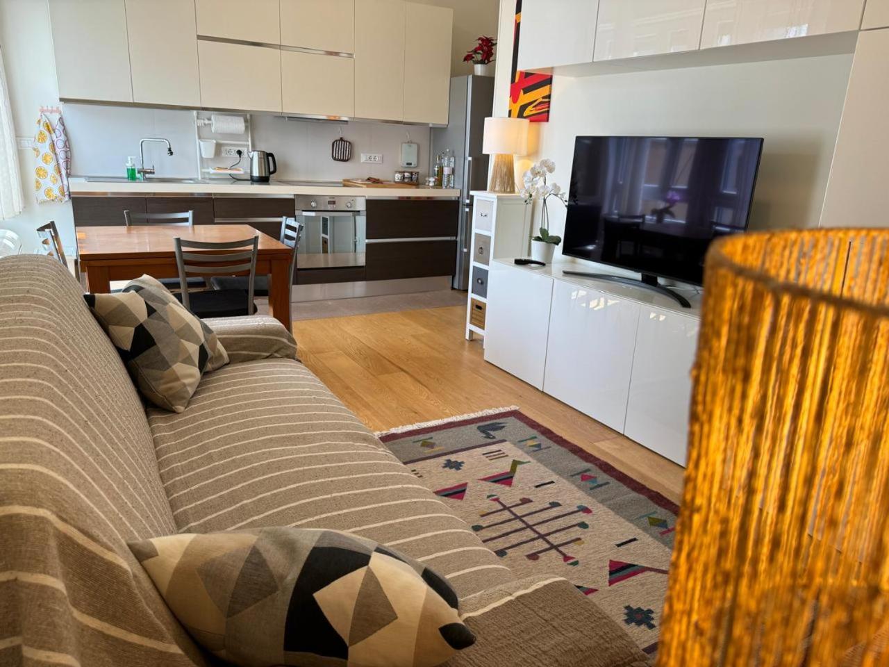 15, Con Posto Auto Appartement *